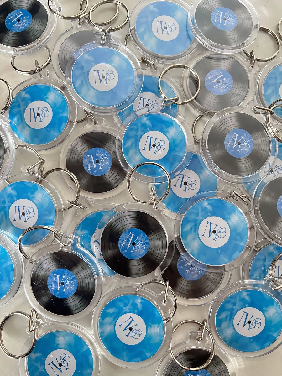 jocreativesph's tweet photo. 🤳70 NFC Vinyl Keychains + Stickers will be given away on the con day! 🤩💚 I’ll have a separate set of freebies prepared for my seatmates too. We hope you will like these small thank you gifts. Hihi 🤭 

Nag-iisip pa kami ng another set 🤔

#MAMAMOO 
#마마무 #4WARD #4Flowers #SOLAR #솔라 #MOONBYUL #문별 #WHEEIN #휘인 #HWASA #화사 #마마무 #MAMAMOO_2026_WORLD_TOUR