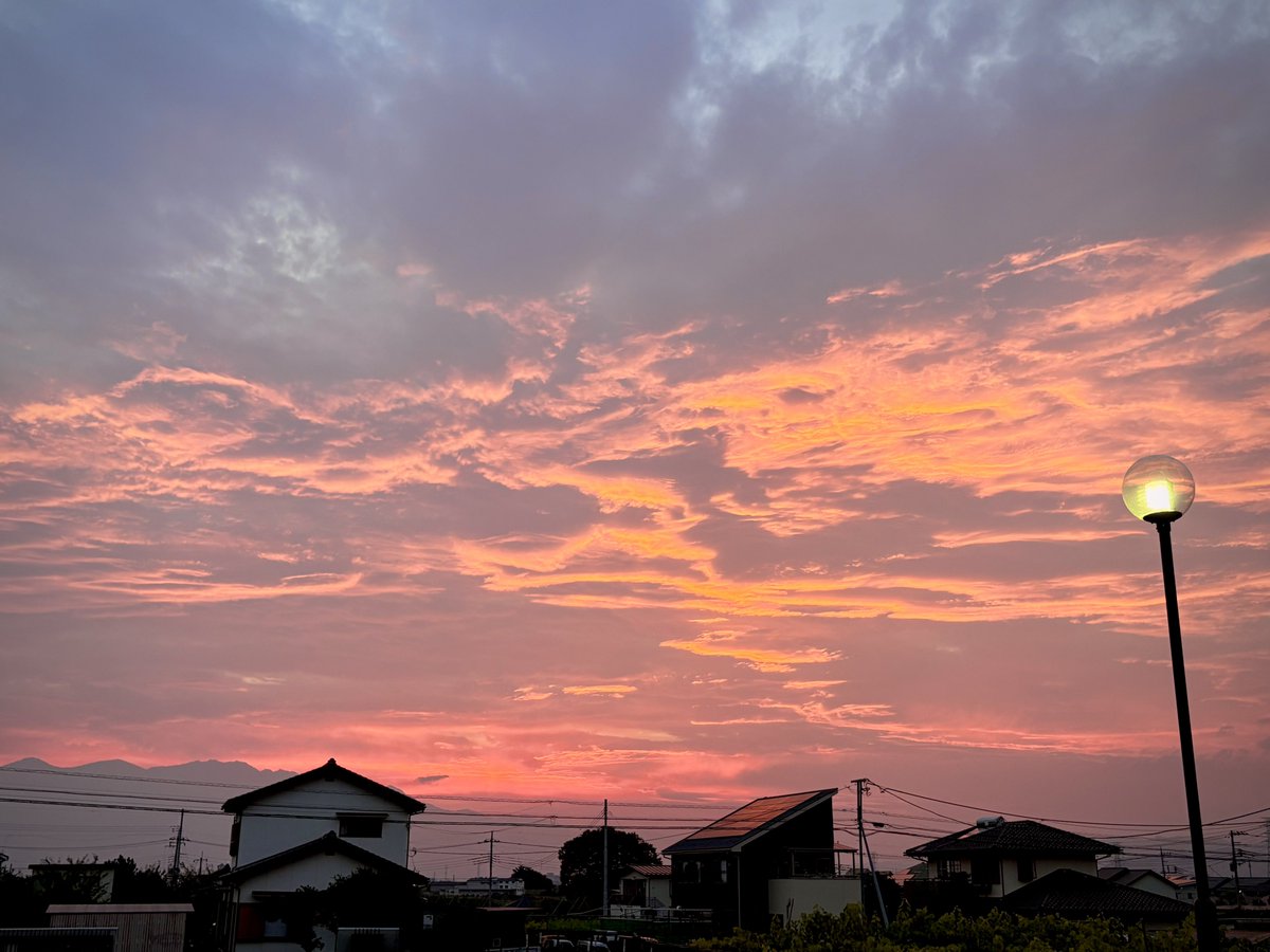 gane_peko's tweet photo. 今日もすっごいきれい
#夕焼け
#イマソラ https://t.co/U3juQ18Res