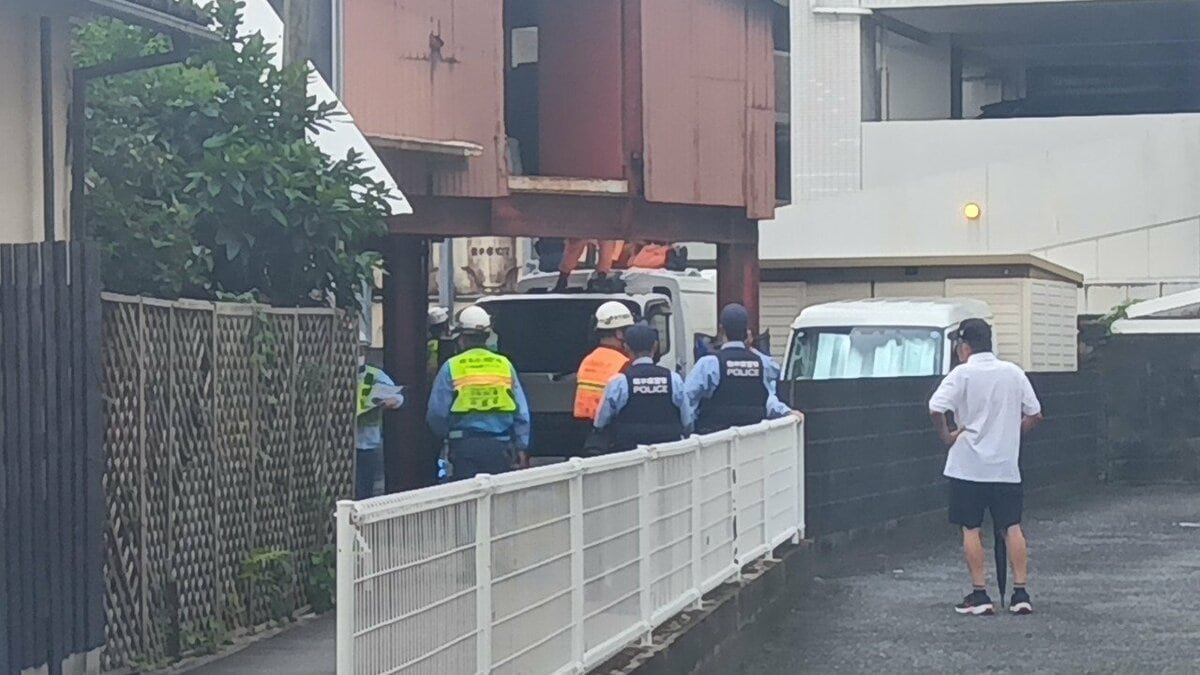 livedoornews's tweet photo. 【通報】「ごみ収集車の後ろから人がいるような音がする」警察と消防が確認
https://t.co/Zg3MC5fbGg

消防によると、15日午後6時ごろ、熊本市中央区白山で、「ごみ収集車の後方部分から人がいるような音がする」と119番通報があった。警察や消防が確認を進めている。 https://t.co/j0IAnizM9x