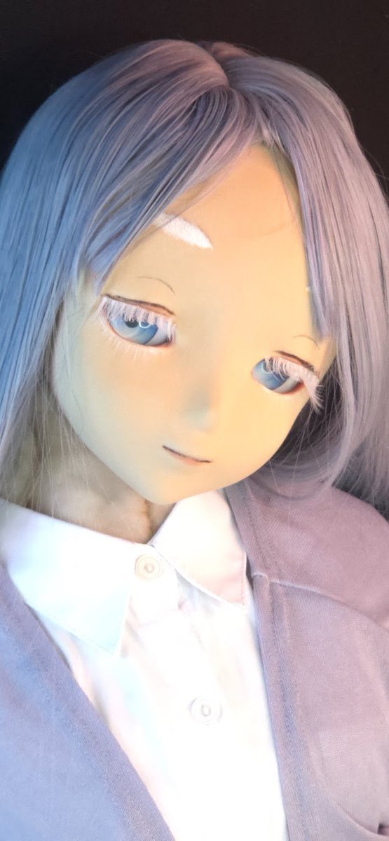 ChuukuraiLab's tweet photo. 銀髪ver　なんかだんだん可愛く見えてきた

肉眼で見るともっと可愛いですよ

これはこれで良し
首元カバーは後で追加しよう
#等身大ドール #抱き枕 #銀髪 https://t.co/UpPXm7Q8ei