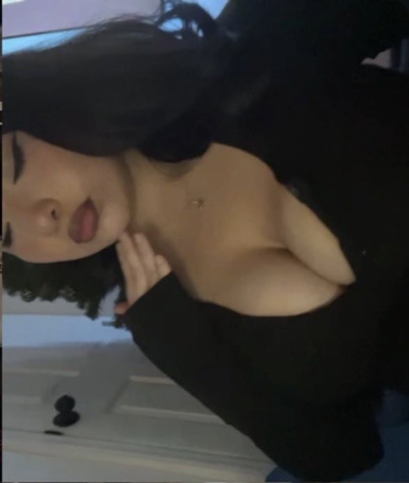 slutszm's tweet photo. big titty slut chelsea 

dm to submit your irls to expose them

#sexy #trade #slut #hot #horny #irl #submission https://t.co/WSQrXVenSI