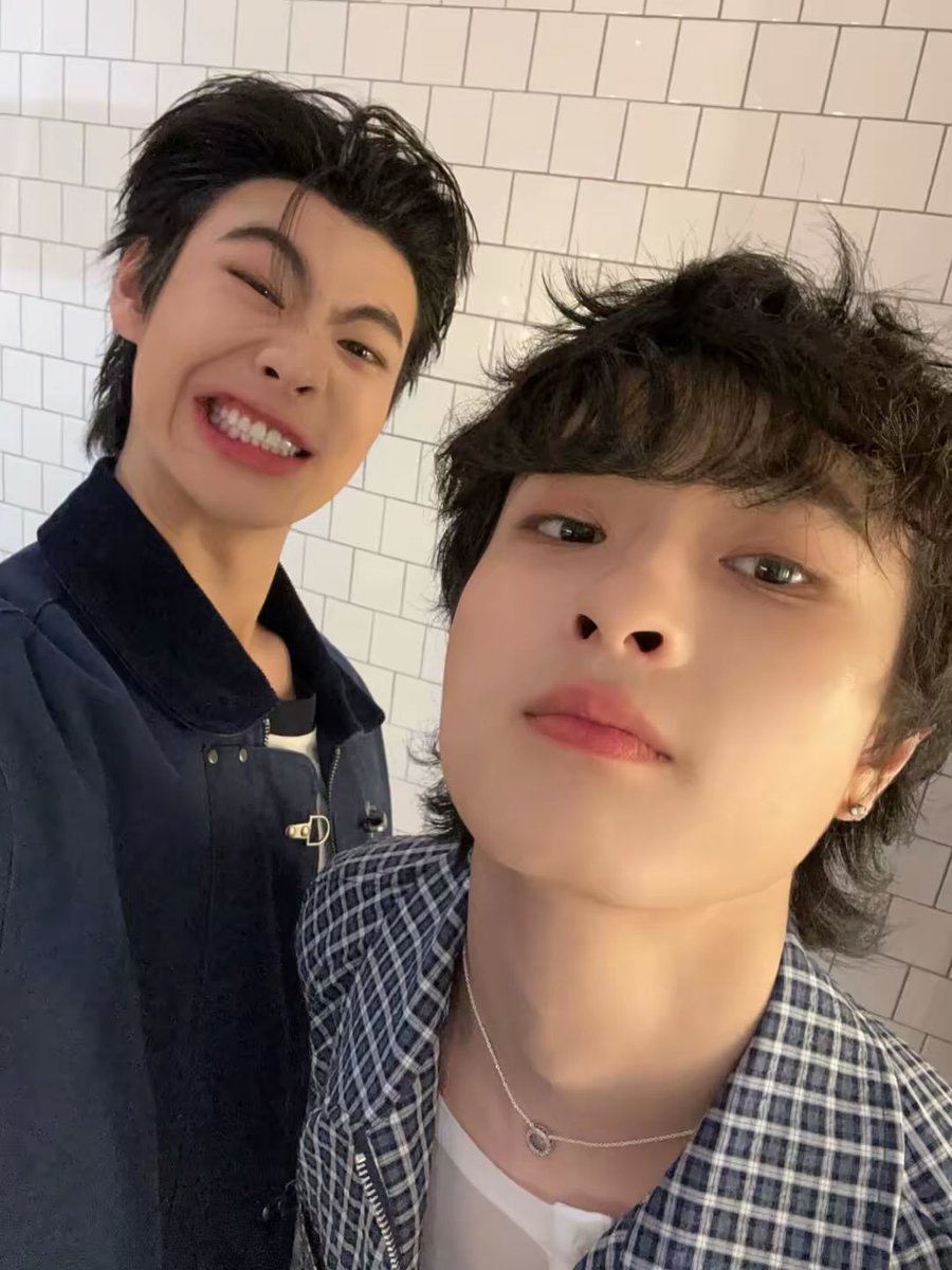 pinkbxnnyy's tweet photo. OMFGGG AAAAA THEY ARE HEREE!!

THEE WAVE WITH CERAVE
#CeraVeHAWaterGelxTheeWave https://t.co/JrsrQDbLMA