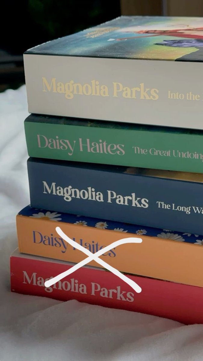 i2skeet's tweet photo. wtb dgn keseriusan hati ini tlg siapapun yang ketemu magnolia parks series di periplus/toko buku manapun tp covernya yang ini (cm mau yang ini) tlg kabarin aku. aku nyari:

- magno the long way home
- daisy haites the great undoing
- magno into the dark

TOLONGGGGG https://t.co/0dulz11FaK