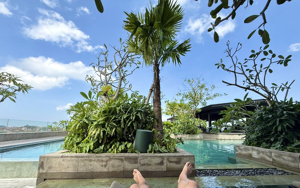 Vanxyrus's tweet photo. last day in bali spent chilling in the hotel and trenching

returning home tomorrow and ready to fully lock in

bali has been extremely wonderful https://t.co/C1hs9GacYv