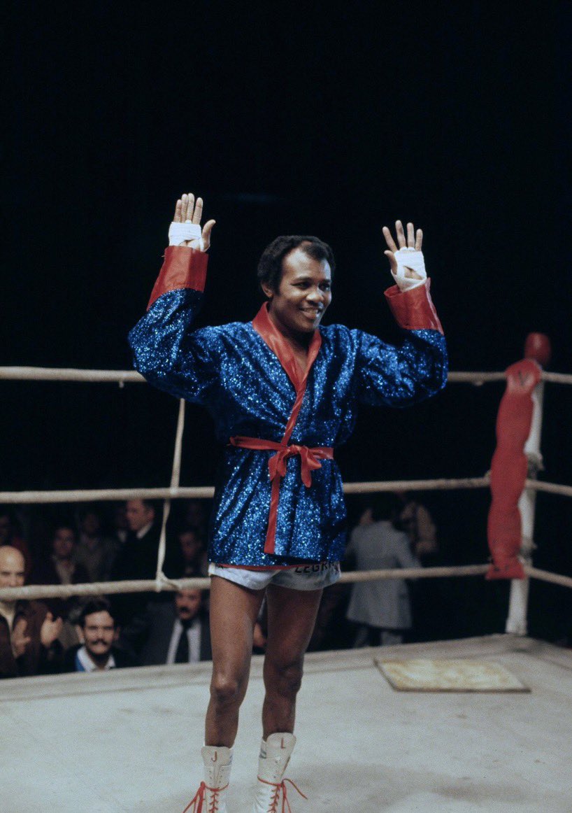 harryelsocio's tweet photo. Nos acaba de dejar José Legrá, “el puma de Baracoa”. Grande entre los grandes. Un fenómeno dentro y fuera del ring. Toda España lo quería. DEP https://t.co/zYJDiY7l61