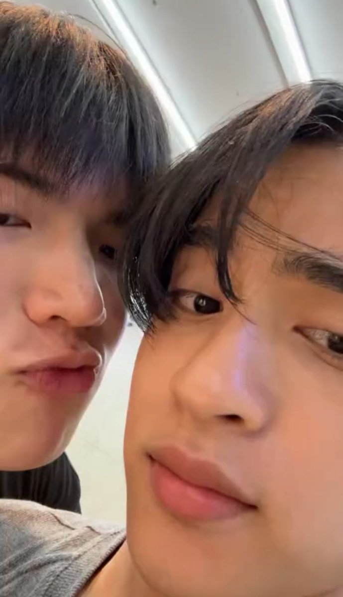 sepmybds's tweet photo. 🏎️ : เห้ย ยย อย่า ๆ
🦞 : ต้าเกอของพี่
🏎️ : ห๊ะ ต้าเกอของพี่????

คีนโน่นางคีพทุกคนเป็นน้องหมดเลยล๋อ
เอนดูววว ชะมัด อยากหยิก ดูดื้อ ๆ ซน ๆ ยังไงไม่รู้

#barcodetin #keenkeno https://t.co/idREJ5Barh