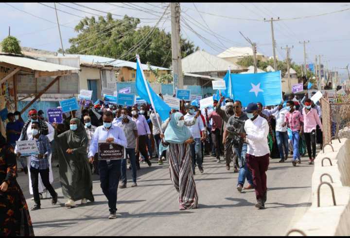 bilkis68460's tweet photo. Political instability in #Somalia continues to harm ordinary citizens
Weak governance and corruption have left people struggling for peace, justice, and basic services, The demand for real change grows stronger every day😓 https://t.co/H5a5DUpvgi