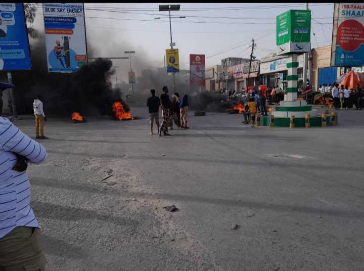 bilkis68460's tweet photo. Political instability in #Somalia continues to harm ordinary citizens
Weak governance and corruption have left people struggling for peace, justice, and basic services, The demand for real change grows stronger every day😓 https://t.co/H5a5DUpvgi