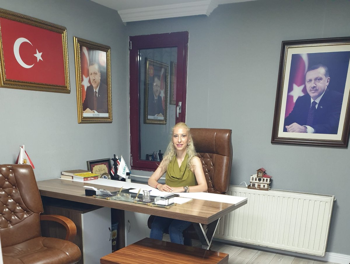 akcankaya's tweet photo. Bugün İlçe Başkanlığımızda nöbetçi Yönetim Kurulu Üyemiz Elif SÖNMEZ, siz değerli Çankayalıların dilek ve temennilerini dinlemek için hazır.

🤝 Gelin, fikirlerinizi birlikte konuşalım.

#SevdamızÇankaya
 
@akparti @akpartiankara 
@hakanhanozcan @KaradumanBaran https://t.co/c5GynwwLHl