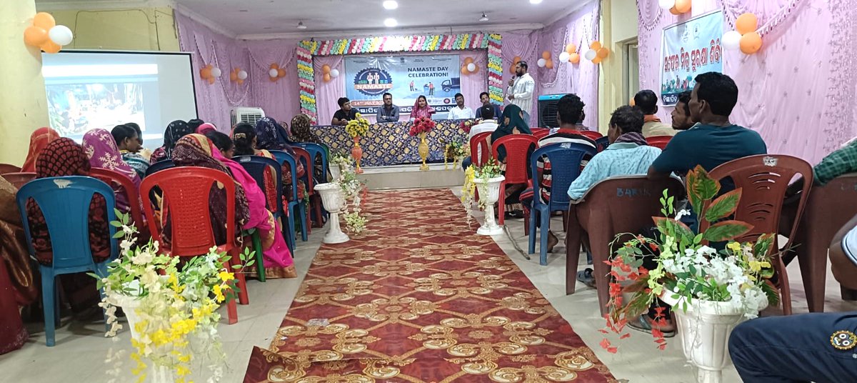 nackpg89's tweet photo. The “NAMASTE Day” and a live telecast program from MoHA has been organised and attended among the waste pickers and Core Sanitation Workers in presence of Chairperson, Executive Officer, Councillors and all office staff in Khandapada, NAC. https://t.co/scwQFOQDNm