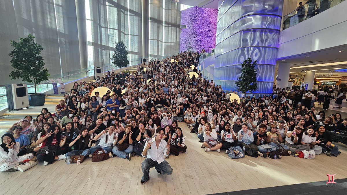 Geminint_family's tweet photo. คนของผม คนของเจมีไนน์ ❤️♊​✨

GEMINI AT SIAM PARAGON 
#รวมพลเจมีไนน์xSiamParagon
#Gemini_NT #เจมีไนน์ @gemini_ti https://t.co/e4CiGPp5UM