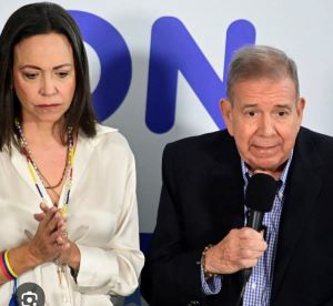 homeroboscan's tweet photo. La reunión vía teleconferencia de María Corina Machado y Edmundo González con los líderes de la Plataforma Unitaria Democrática (PUD) tendría un solo objetivo...Escoger a 4 diputados de la Asamblea Nacional de 2015 que formarán junto a otros 6 parlamentarios, 4 de Primero Justicia y 2 de Voluntad Popular, ya escogidos, el grupo de 10 "opositores" que se sumarán a  10 del chavismo y conformarán a partir del primero de agosto el nuevo Poder Legislativo (legal) de Venezuela...No hay nombres, pero dan como fija a Piero Maroun, Secretario de Organización de Acción Democrática, para formar parte de la nueva Asamblea Nacional, fusionada...El Secretario de Estado de USA, Marco Rubio; y el diplomático especial del Presidente Trump para Venezuela, Mauricio Claver-Carone, "asesoran" paso a paso la conformación del nuevo poder parlamentario en Venezuela y mantienen contactos con María Corina Machado y Delcy Rodríguez, respecto a este paso que agilizará la transición política en la República.
