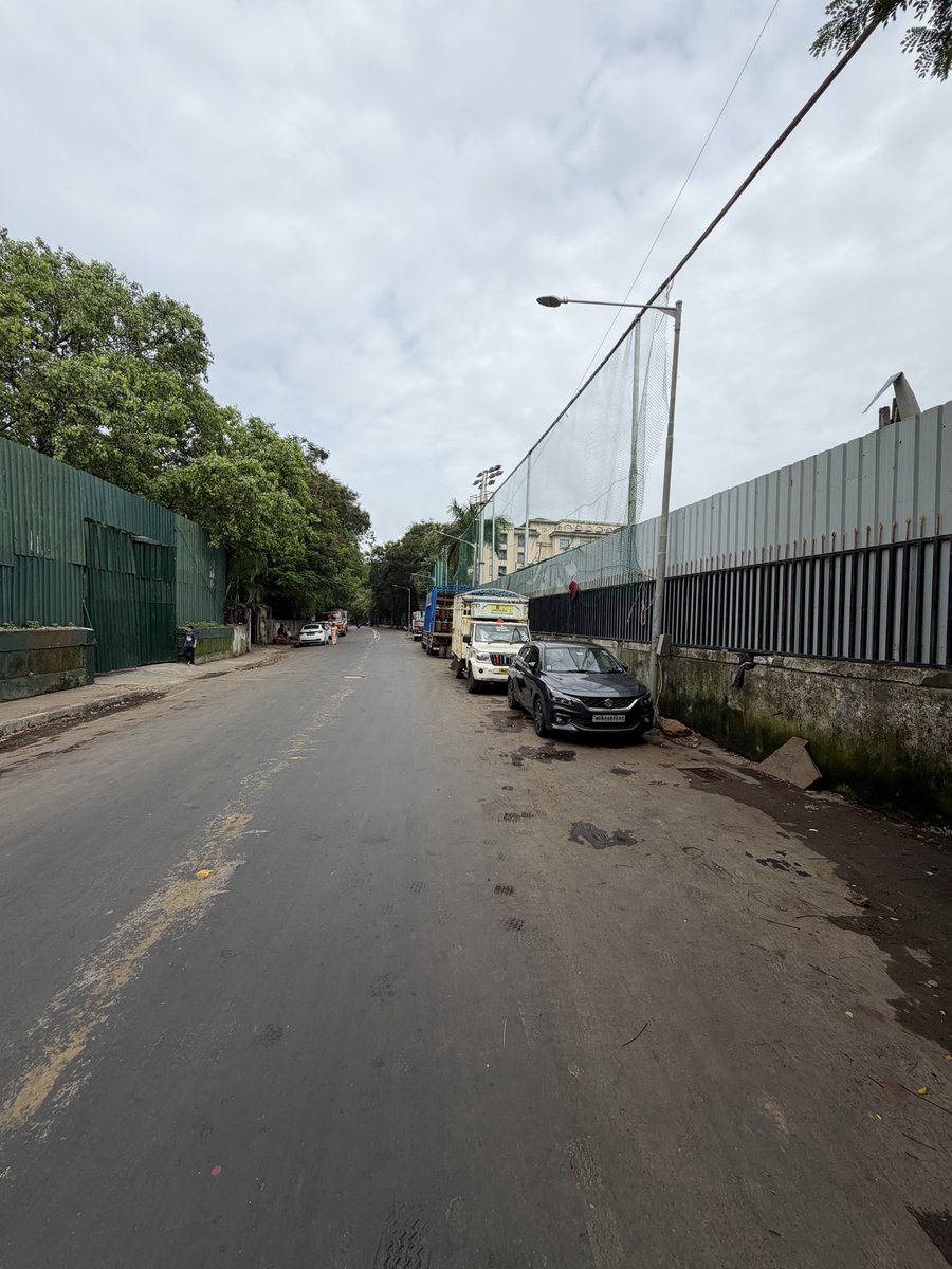 JayDave206's tweet photo. I revisited the location after receiving the challan and could not find any No Parking sign or applicable road marking where my vehicle was parked. The following photos show the surrounding area from multiple angles. Original photos and videos are available if required. https://t.co/dDqcF1cVol