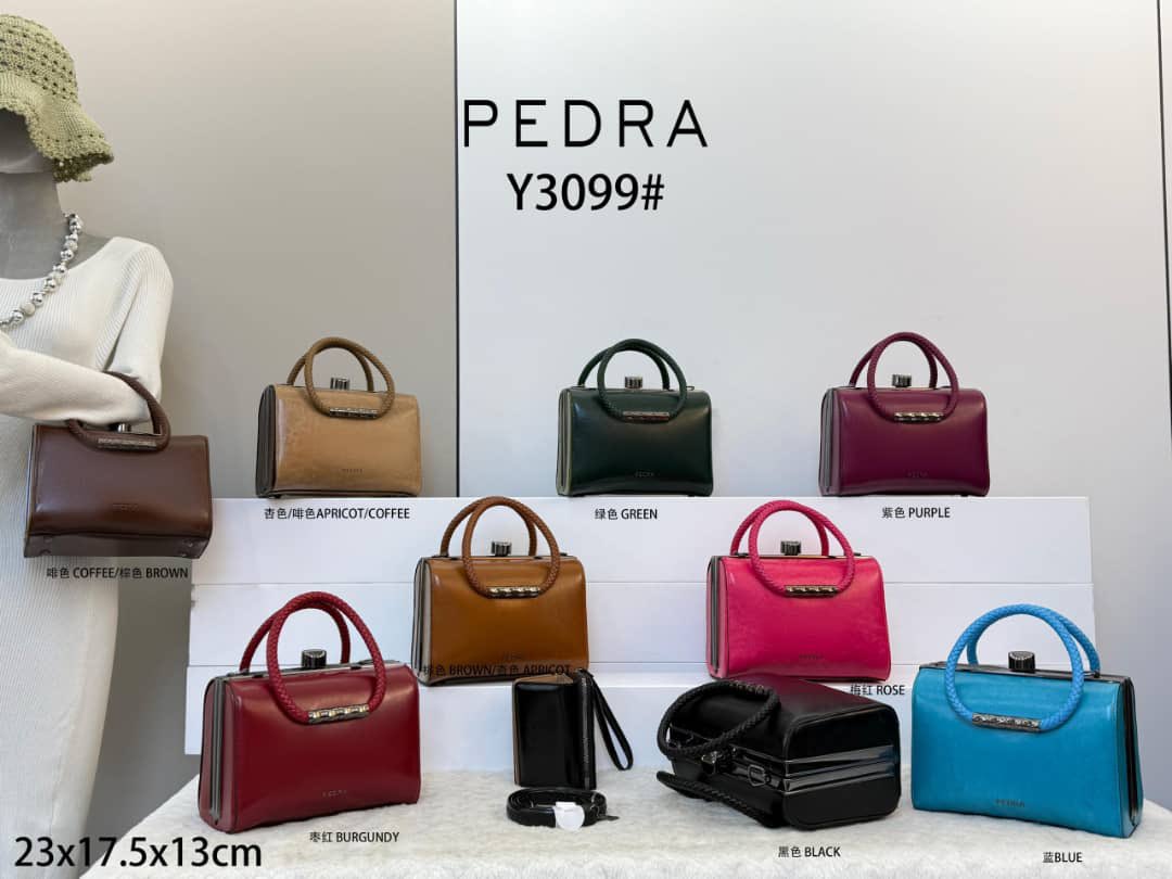 hanor___'s tweet photo. PEDRA BAG 2IN1 

🔥🔥🔥🔥🔥

 *PRICE........40,000

👆👆👆👆👆👆 https://t.co/c53iGXa14k