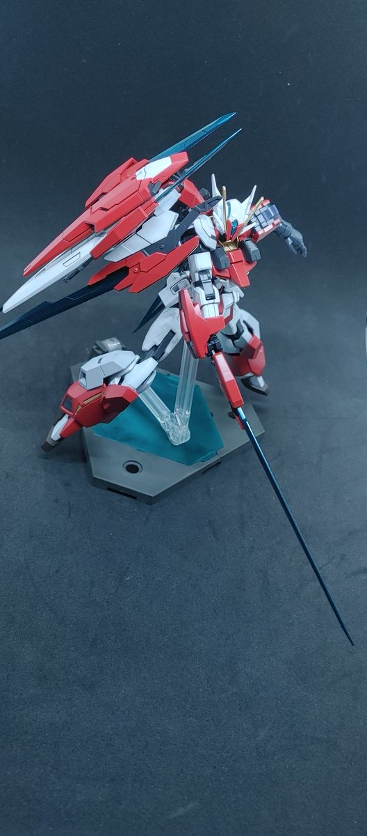 hiironokoubou's tweet photo. #ガンプラ 
[A.F.G.-04-α:re ガンダムアクシミア リペアード]
LEの親玉と戦闘中に中破したアクシミアを最新技術を盛り込んだ左腕と試作型マルチウェポンラックを装備した形態
カラーは動力源をアペレストスの使用していたGNゲッター炉心に換装した際''勝手に''変色してしまった https://t.co/fctUpLTHY4