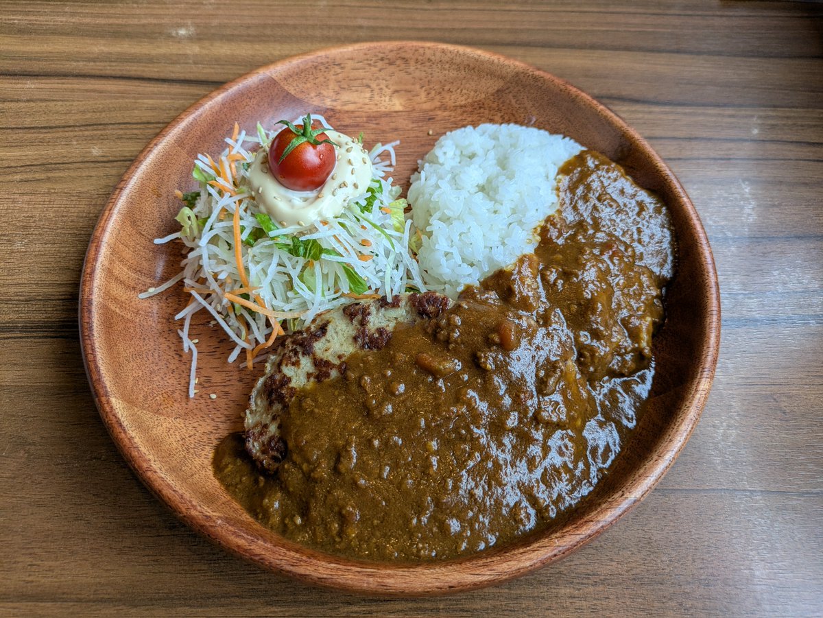 zzZ_mrst's tweet photo. 初めてびっくりドンキー行った！
うめ〜(灬ºωº灬)♩
あと木のお皿とか店内の雰囲気とかテンション上がる https://t.co/C7j1zJkbN4