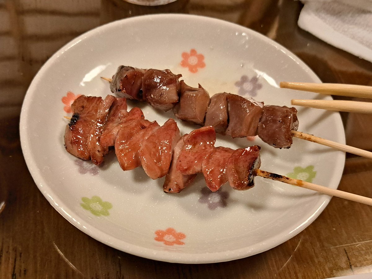 Playful_Yellow's tweet photo. 酒と焼き鳥ィ https://t.co/WWnxMdGniA