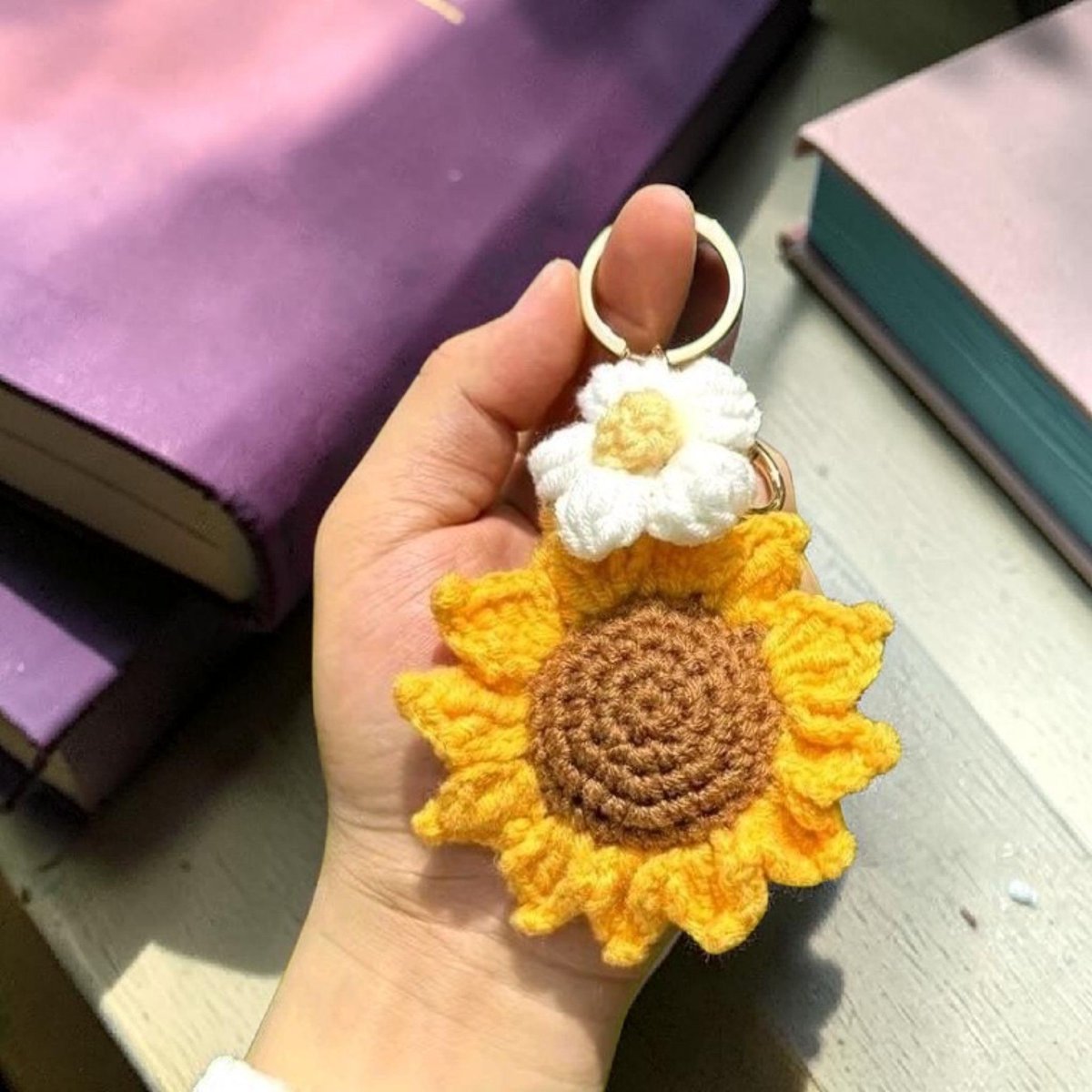 CM_Hearts's tweet photo. This handmade sunflower keyring is a cute knit flower bag charm, perfect for her. https://t.co/qkGdTXebX1 #UKGiftHour #BizHour #SmallBusiness #uksmallbiz #firsttmaster #ebayseller #ebaystore #ebayseller #keepsake #bizbubble #SmallBusiness #friendship #giftideas https://t.co/8Twg0B2fcr
