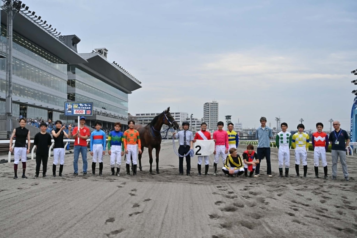 katsumaruclub's tweet photo. 川崎競馬倶楽部ブログを更新しました。

野畑凌騎手　600勝達成！
https://t.co/Qa9E0JxScq

 #野畑凌 騎手が７月13日浦和競馬第４レースで通算600勝を達成しました。
コメントなどはこちらをご覧ください。

#地方競馬 #川崎競馬 https://t.co/svCxngA7vN