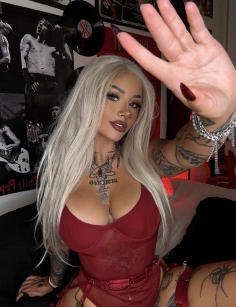 MarkJohn791's tweet photo. Come spend the rest of your day with mommy

Surrender to your desires and let me corrupt your vulnerable addict brain until there's no going back 😈

Bop corruption goon session: $15 tribute.

Findom catfish drain wankbattle gooner jerkbuds femdom joi game rating crypto https://t.co/PNyLV7Z0pG