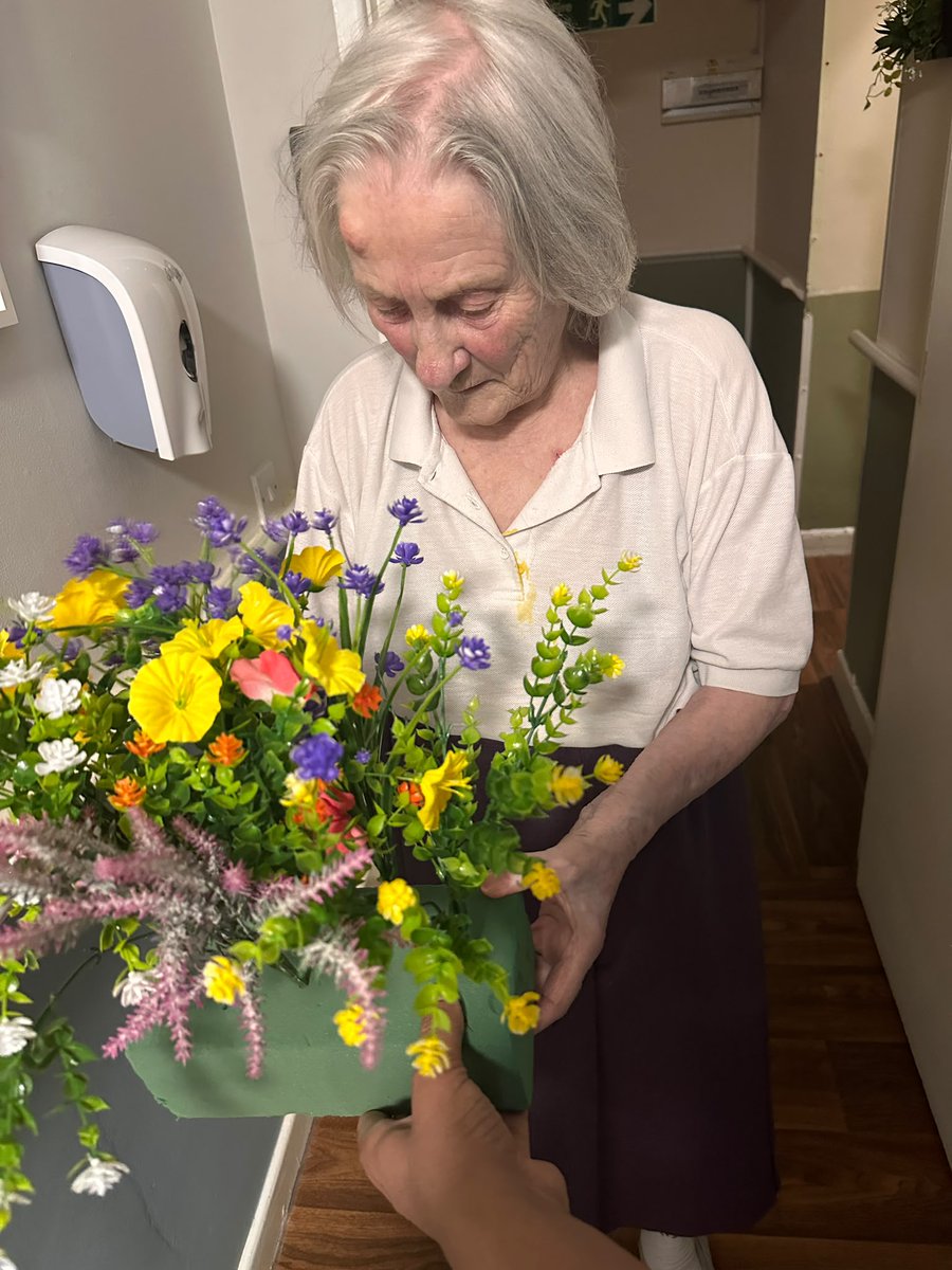 FromeNHome's tweet photo. Moving into a care home doesn't mean giving up the things you enjoy. This week looked like looking after our pets, Elisabeth putting on some make-up and George getting stuck into steak pie and mash, afternoons carrying on as they always have.
#frome #somerset #caring #wellled https://t.co/q8jUB6WkmS