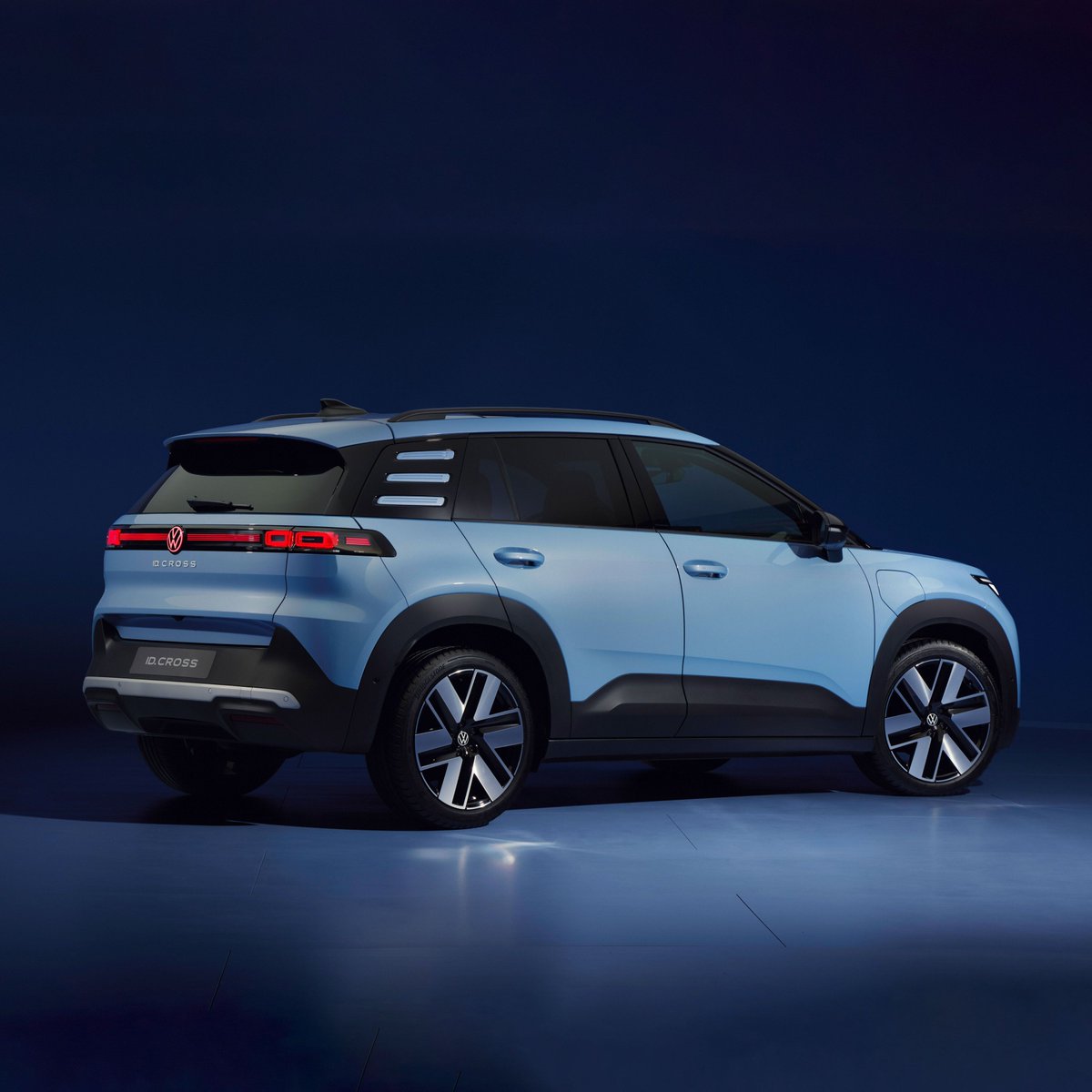 AutoExpress's tweet photo. Stylish, practical and efficient! VW’s new EV is perfect for the school run...>> https://t.co/STXBB16r8B https://t.co/hotVcK9D2g