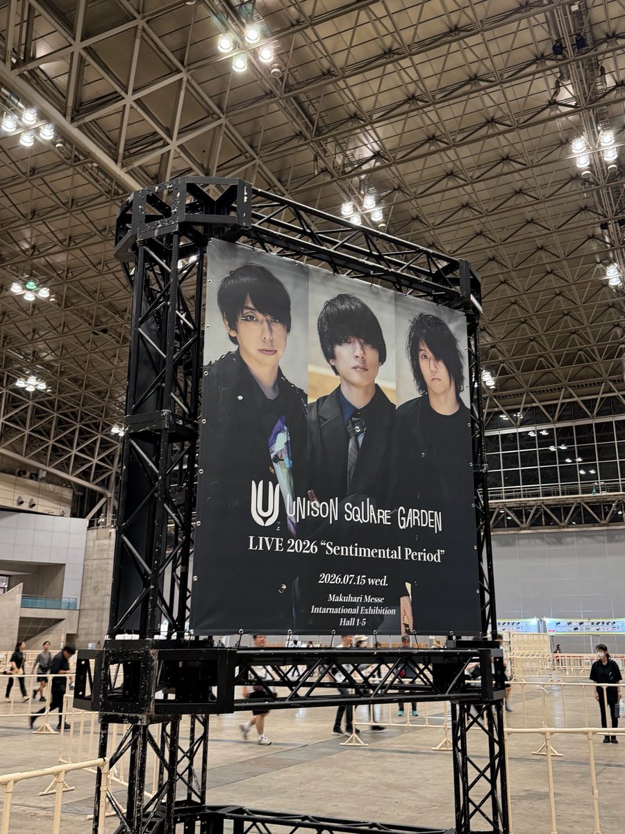 dodemo_e_'s tweet photo. 初めてフェスで見た時、音楽だけで魅せる姿がカッコ良すぎて惚れました。最後くらいなんか言ってよ、とちょっと思ったけど、そういえばそんなところに惚れたことを思い出しました。最後までカッコ良かったな♡友達と飛び跳ねたラスト3曲、もう3人のユニゾンが見れないなんて、嘘みたいなライブでした。 https://t.co/QTUN0jGmKQ