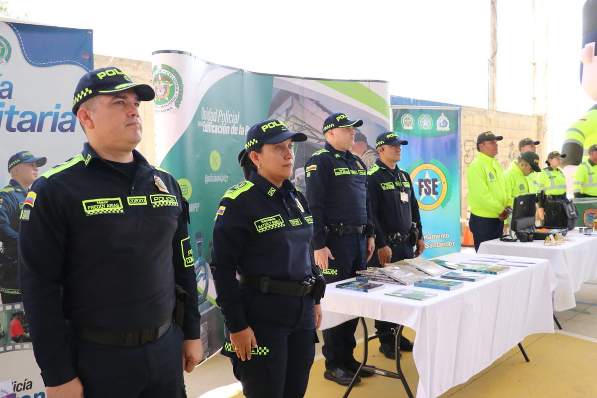 PoliciaStander's tweet photo. #AEstaHora | La Policía Nacional participa en el consejo de seguridad que se desarrolla en el #ElPáramo, junto a las autoridades departamentales y locales.

Seguimos articulando esfuerzos para fortalecer la seguridad, la convivencia y la tranquilidad de todos los santandereanos. https://t.co/XGy7F4wWKT