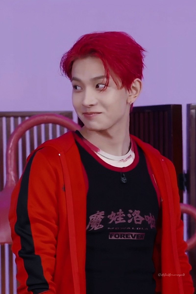 kitttyhee's tweet photo. always looking like he knows something we dont https://t.co/PA2Myr0BnK