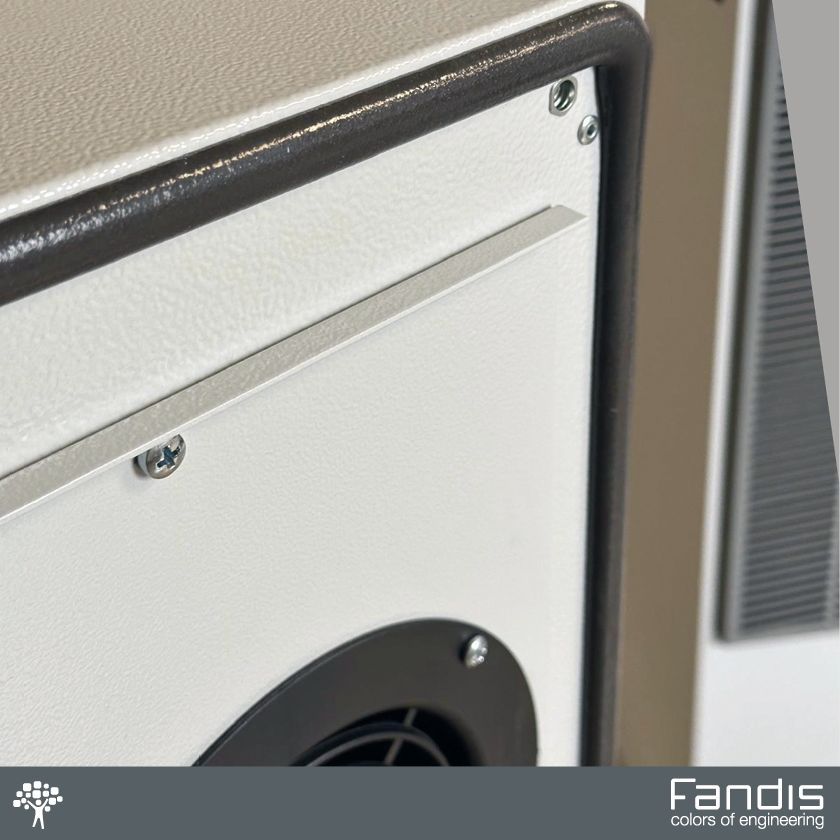 FandisSpa's tweet photo. 🔧 Good engineering is all about the details.

💡 That's why our enclosure cooling units feature a machine-applied polyurethane gasket on the rear panel. No manual application. No extra installation step.

✅ Faster assembly, reliable IP protection, and fewer installation errors. https://t.co/yY1Zea6Kim