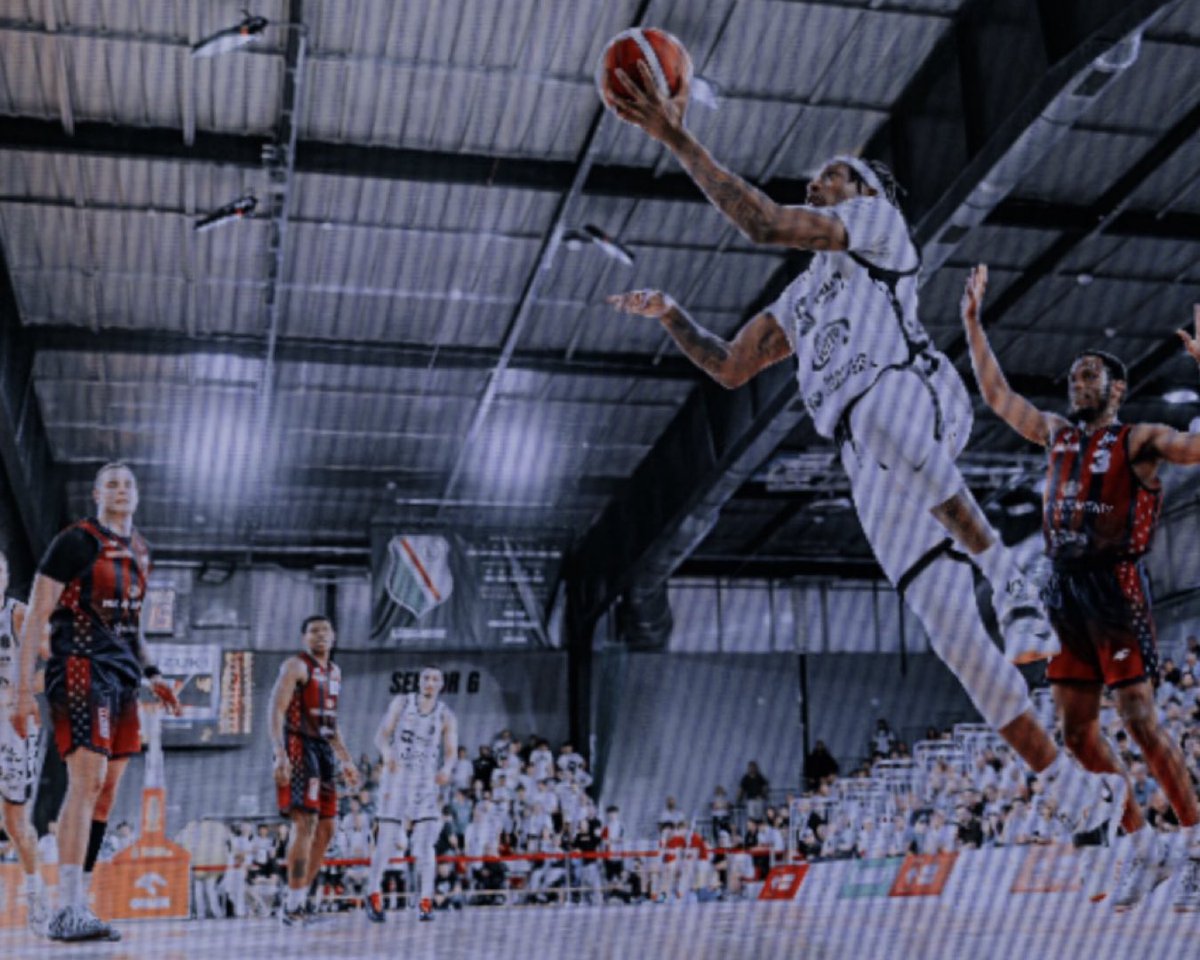 LegiaKosz's tweet photo. 📺 Legia Kosz, ale wygląda jak w TV 😎

#legiakosz #legiawarszawa #plkpl #basketball #warszawa https://t.co/FJbqQGhw5r