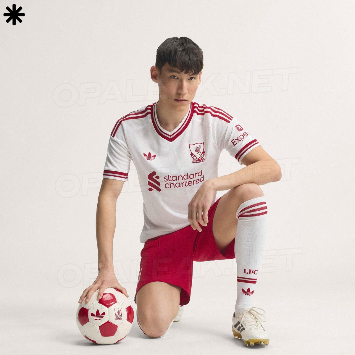 quiddity8's tweet photo. กลับมาเป็นเสื้อพื้นสีขาวละะ เหมือนตอน 19/20 เลย อุ๊ย 😳 https://t.co/mqCTawh36L