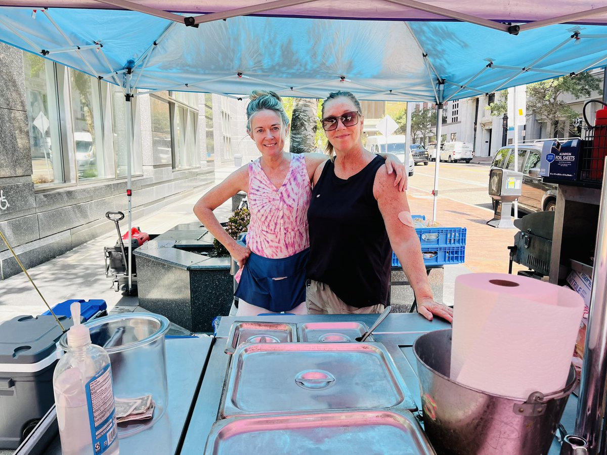 CityofJax's tweet photo. We’ve got just the place Downtown if you’re celebrating National Hot Dog Day today 🌭 Jen Morrissey’s Mustard &amp; Onions hot dog stand has been serving up creative and classic dogs at the corner of Laura &amp; Forsyth for 17 years now. Stop by, grab lunch, and say happy anniversary! https://t.co/Jp6vD2Addq