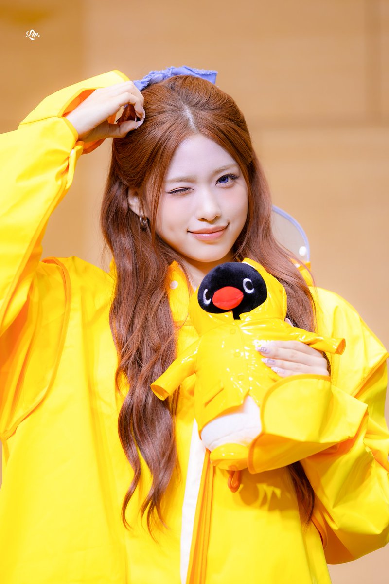liiv_06's tweet photo. 260712 밀리언뮤직

🐥🐧

@RESCENE_twt 
#리센느 #제나 #RESCENE #ZENA https://t.co/RkARuPMb2Y
