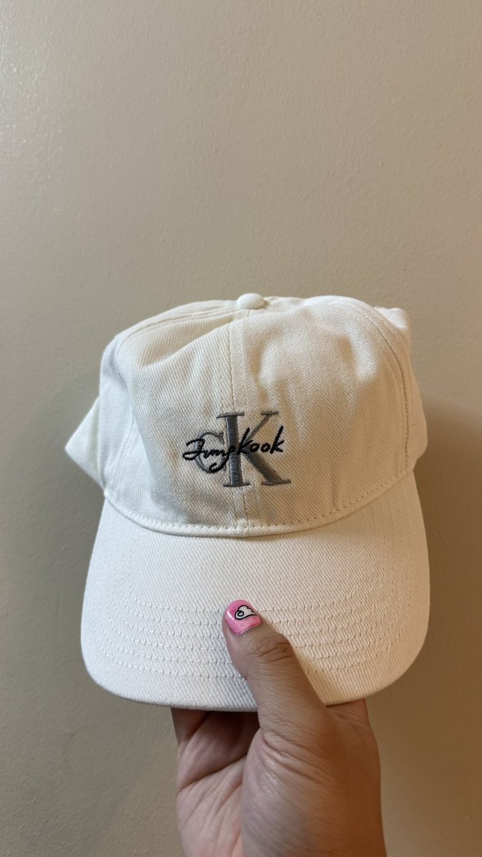 OnceyouBlink's tweet photo. THANK YOU SO MUCH @kookvnilla !!!!! IT ARRIVED SAFELY AND FINALLY GOT THE CKJK CAP 🥹🥹❤️❤️ https://t.co/xZbbV3ZxAK