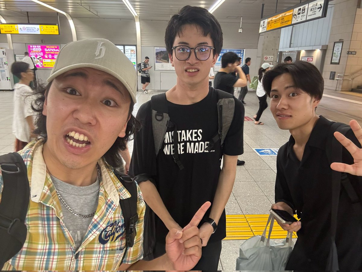 Kadowaki_live's tweet photo. 【対決カード5️⃣】

猿渡 vs シャツ大漁

〈門脇軍〉
①猿渡
②この3人でキングオブコントでます！
 
🔥モバイルバッテリーをお持ちの方は無料カンパ制になります🔥
🎫お取り置き👇🏻
https://t.co/Ft3XoXfOud https://t.co/HWWPQCGz2U