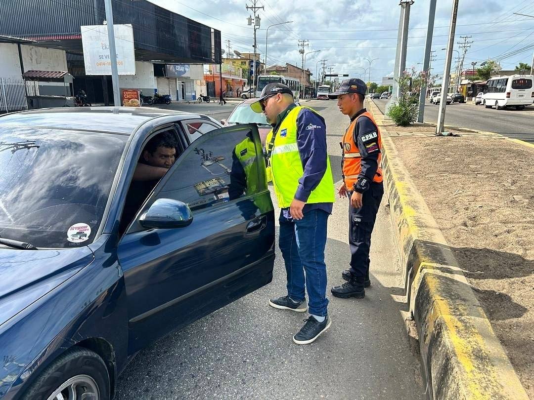 InttContigo's tweet photo. Con el firme objetivo de garantizar la seguridad en las principales arterias viales del país, el INTT mantiene un despliegue masivo y permanente en todo el territorio nacional. https://t.co/FGS3OTZqni