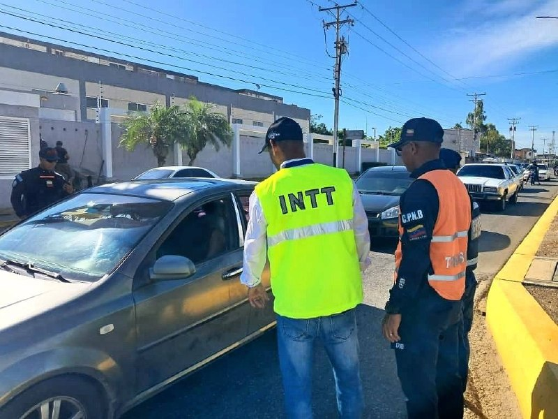 InttContigo's tweet photo. Con el firme objetivo de garantizar la seguridad en las principales arterias viales del país, el INTT mantiene un despliegue masivo y permanente en todo el territorio nacional. https://t.co/FGS3OTZqni