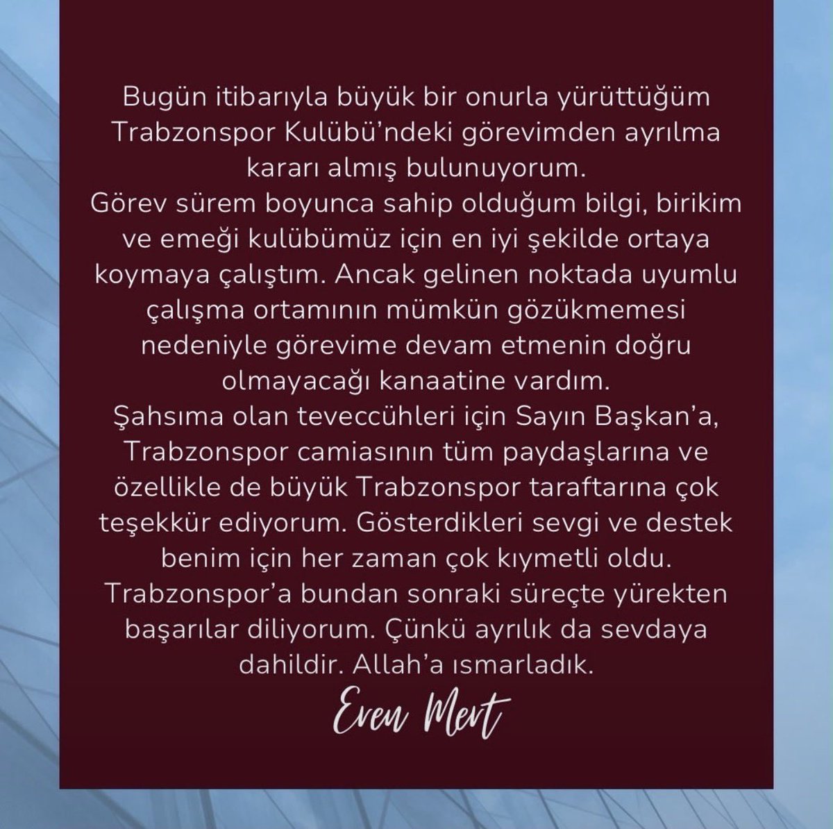 barisssn's tweet photo. Kişileri büyüten kulüplerdir..!

Bu; futbolcu olur, teknik adam olur, profesyonel olur, yönetici olur, başkan olur; aslolan kulüptür…

Maalesef ülkemizde kırmızı ışıkta duranlar ödül bekliyor..!

İşini yapanlar mükâfat, işini iyi yapanlar ise kulübü istiyor..!

Dünyada futbolun bu kısmını en iyi Benfica, Porto ve Ajax yapar.

Yıllardır bu konuda en iyileri onlardır.
En iyi scout şefleri de onlardadır..!

Değer görürler, hakları ödenir; ama onlar da işlerini yaptıklarını bilirler. 

Kulübü kendilerinin yaşattığını sanmazlar; öyle bir havaları da yoktur..!

Aldıkları yıllık ücret 300 ila 400 bin avro civarında değişir…

Asla işlerini doğru yaptıkları için sezon sonunda ücretlerinin 5-6 kat fazlasını istemeye cüret etmezler..!

Başkan, kulübü koruyarak doğru olanı yapmıştır. Scout şefinin yolu açık olsun; başarılarına bu taraftar minnettardır.

Başka sorunlar da olmuştur mutlaka. Ancak ne olursa olsun, bu kulüpte kimse vazgeçilmez değildir. O yüzden de bu kulüp büyük kulüptür…

Trabzonspor, tarih boyunca herkese hak ettiğini vermiştir. 

Bu sevda babadan oğula, dayıdan yeğene, dededen toruna geçmiştir. 

An gelir, gün gelir; kendi ekmeğini kendi yapar, kendi yer ve kimseye muhtaç olmaz..!

Başkan doğrusunu yapmıştır. 

Ancak şunu da söylemek gerekir ki bu işin başka boyutları varsa, bundan sonraki riski de hoca satın almıştır. 

Ona da şimdiden ve bundan sonrası için hayırlı olsun..!