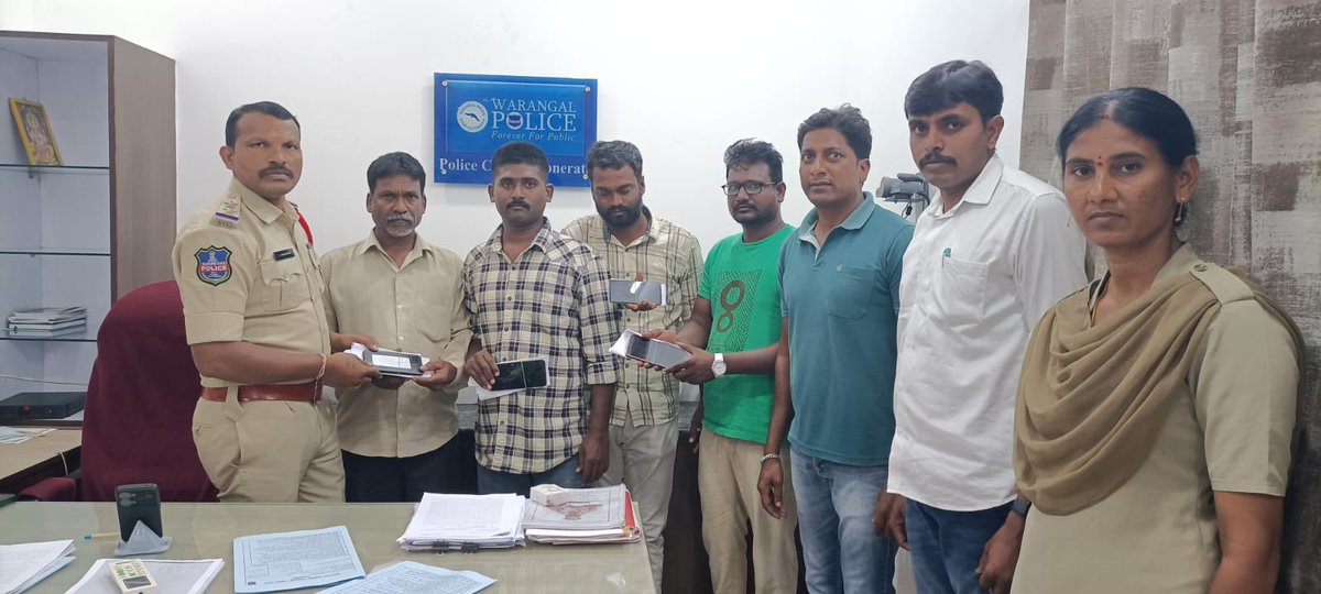 shohasanparthy's tweet photo. In a successful operation, the Hasanparthy Police Team under the Warangal Police Commissionerate has traced and recovered lost mobile phones using the CEIR portal. The recovered devices were officially handed over to their rightful owners today. @TelanganaDGP @cpwarangal https://t.co/lYFlDJRuo1