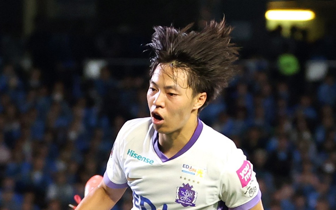 ChugokuShimbun's tweet photo. 【#サンフレッチェ広島】中村草太、海外移籍準備　キャンプ中のチームを離脱
https://t.co/Y632ytIAFd

＃sanfrecce　＃中村草太 https://t.co/sA7LpaDkoz