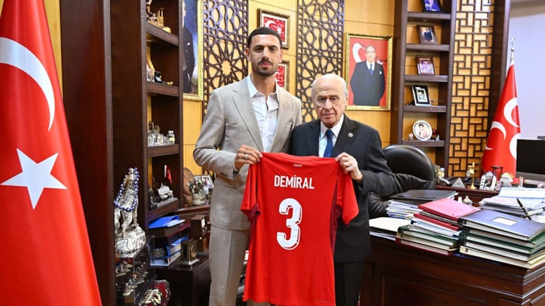 Milli Futbolcu Merih Demiral'dan MHP Lideri Devlet Bahçeli'ye Ziyaret
