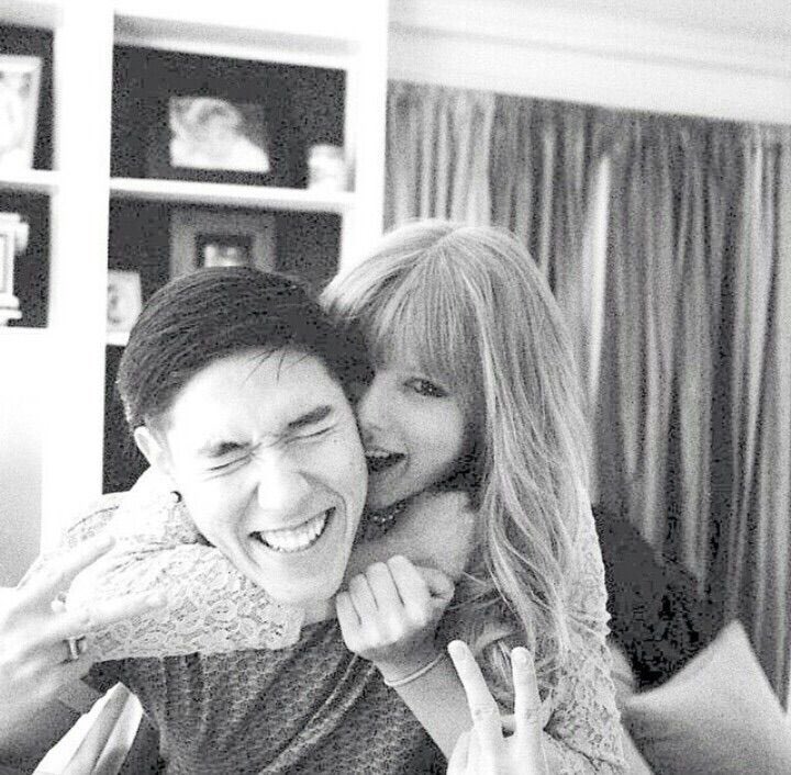 Taylor Swift Fan Archive tweet media