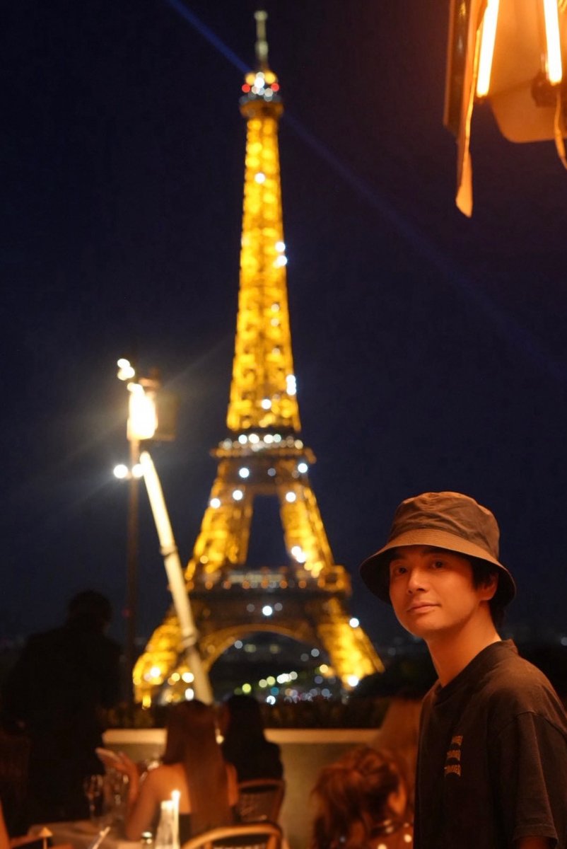 aslebenOfficial's tweet photo. フランスで開催された #JapanExpo2026
『#呪術廻戦』スペシャルステージ・ファンミーティングに
#榎木淳弥 が出演いたしました！
ご来場の皆様、ありがとうございました！

オフショットは、
アフターヌーンティーを楽しむ榎木と🍰
エッフェル塔を一望できる場所にて🍷

#jujutsukaisen https://t.co/2qz2PsTUcE
