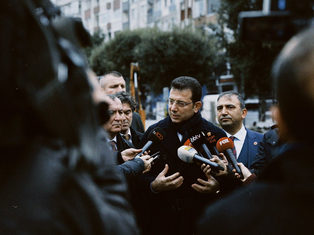SAkbal41's tweet photo. @barisyarkadas İstediğiniz yere asın, hatta boğaz köprüsüne bile assanız, giden gitti ve gittiği gün bitti.. yüreğimizde esen ve kalbimize geçen hiç bir his yok.. kemal bey ve tayfasının dönemi bitmiştir.. https://t.co/lkifCydr3W