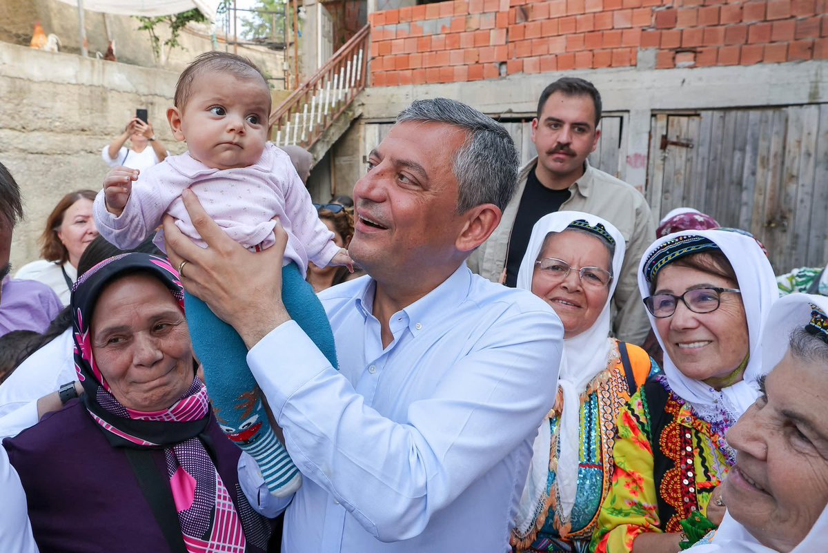 SAkbal41's tweet photo. @barisyarkadas İstediğiniz yere asın, hatta boğaz köprüsüne bile assanız, giden gitti ve gittiği gün bitti.. yüreğimizde esen ve kalbimize geçen hiç bir his yok.. kemal bey ve tayfasının dönemi bitmiştir.. https://t.co/lkifCydr3W