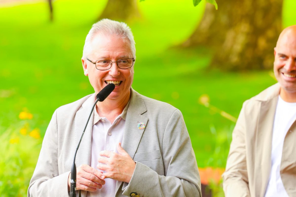 OrainIngurumena's tweet photo. 🌿Hemos participado en la inauguración de las esculturas de Urban Fauna Resort y del primer recorrido de #BiartekoMugi, un proyecto que une ciencia, arte y tecnología para acercar la biodiversidad urbana a la ciudadanía

Conocer nuestro entorno es el primer paso para protegerlo🌱 https://t.co/47HUqotV9m