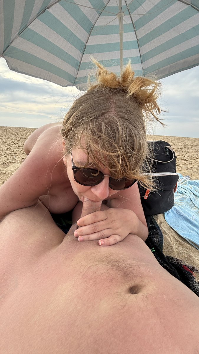 CoKicpl87's tweet photo. Bon appétit ! Madame se régale 😋 Vous voulez la vidéo vue de face ? 😈
On fait un petit jeu, facile cette fois-ci : à 25 RT et 100 likes, on vous la poste ❤️ pour le goûter c'est faisable non ? 👀 https://t.co/1OdTLy6oIG