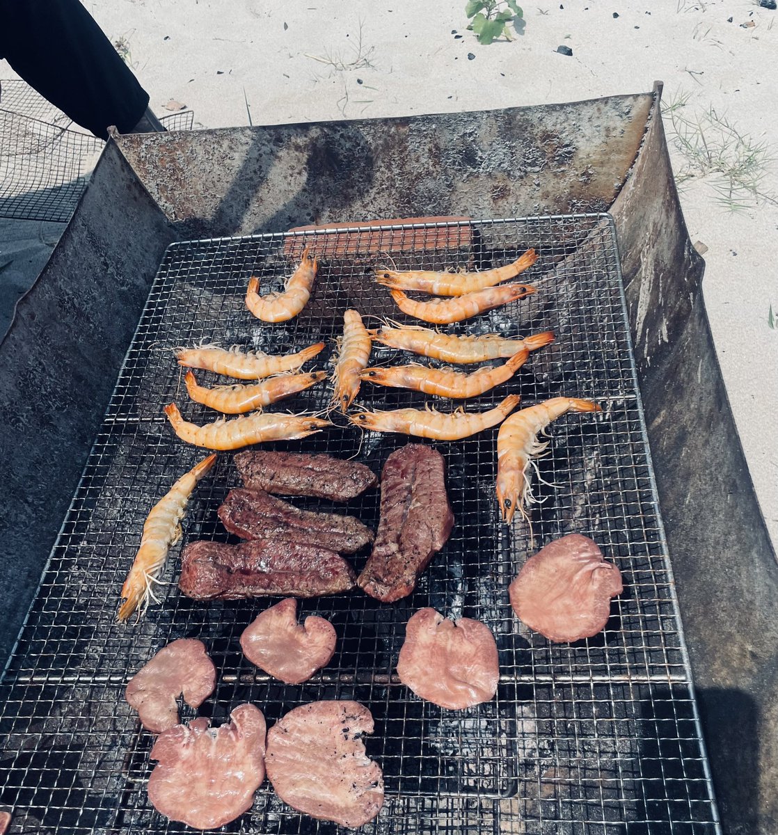 statice_pkt's tweet photo. BBQしたんだけど屋外のクオリティじゃない刺し盛り出てきて草w w w w w w w https://t.co/5u4IhhKILe