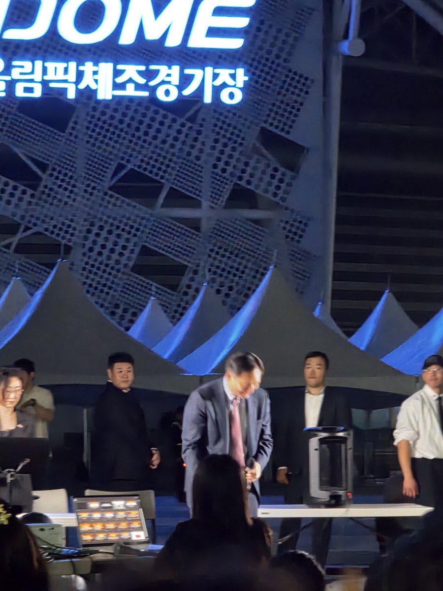 cleanfeather's tweet photo. 올공에 모스탄 대사 오심
엔츄길은 보기 싫어도 대사님은 못참지 https://t.co/hEST4Kkg7J